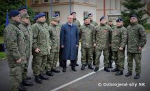 Minister Gajdoš ocenil vojakov a vojenských policajtov za nezištnú pomoc občanom